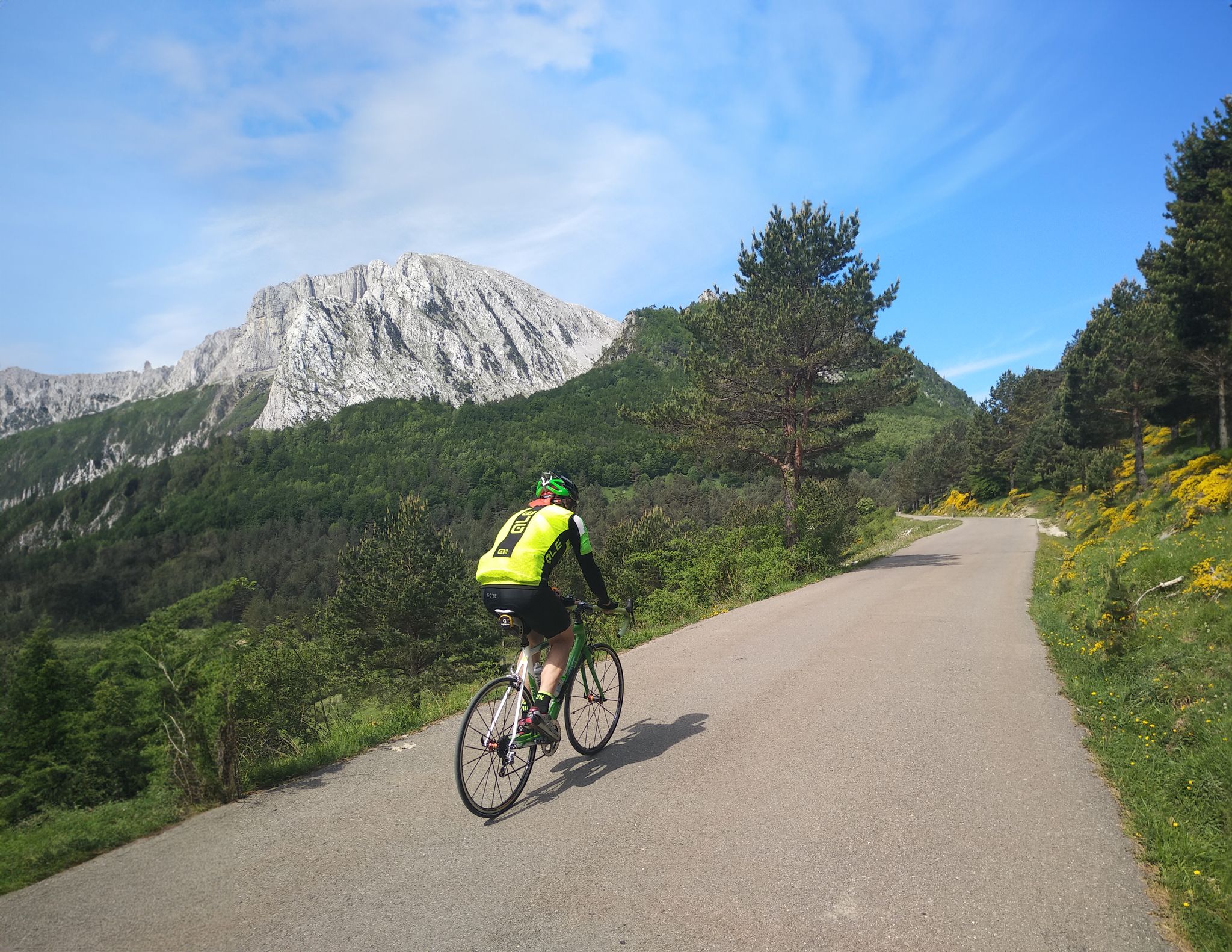 The Bay of Biscay to the Mediterranean — southern Pyrenees cycle tour ...