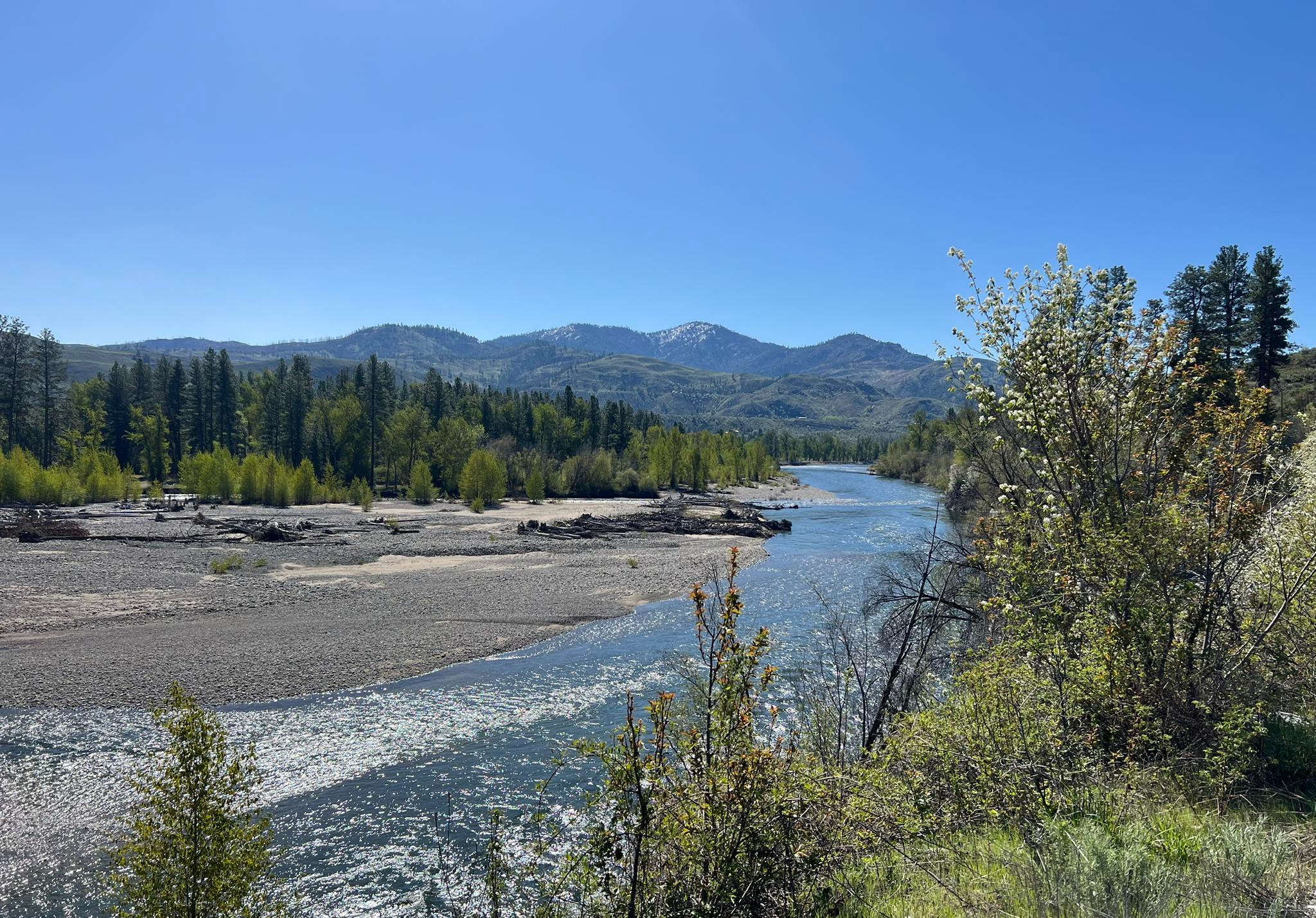 Investing in the future, image size:2048x1429