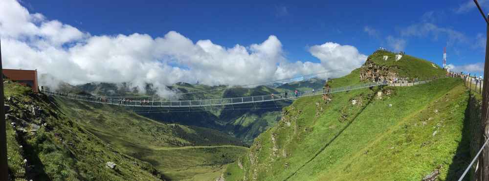 Spectacular suspension bridges