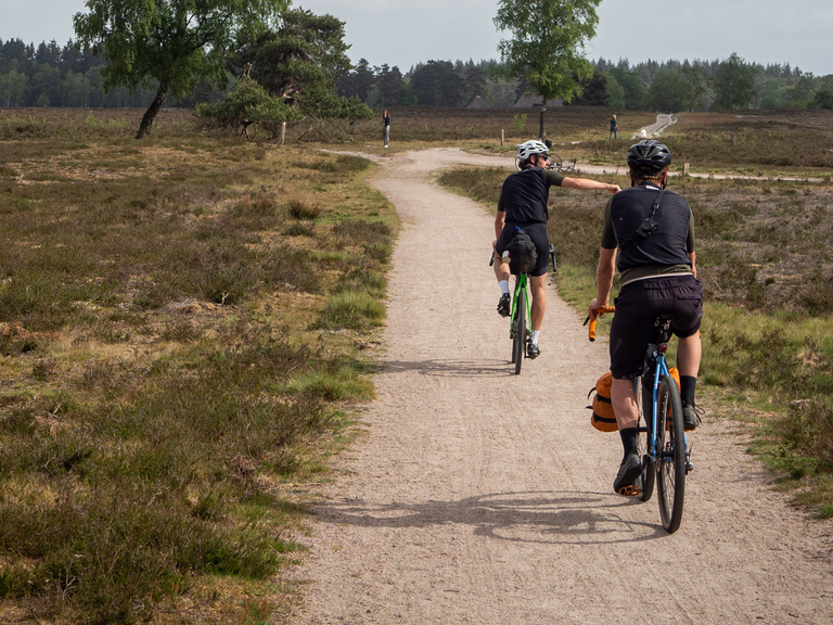 BikepackingWochenenden unbefestigt durch die Niederlande