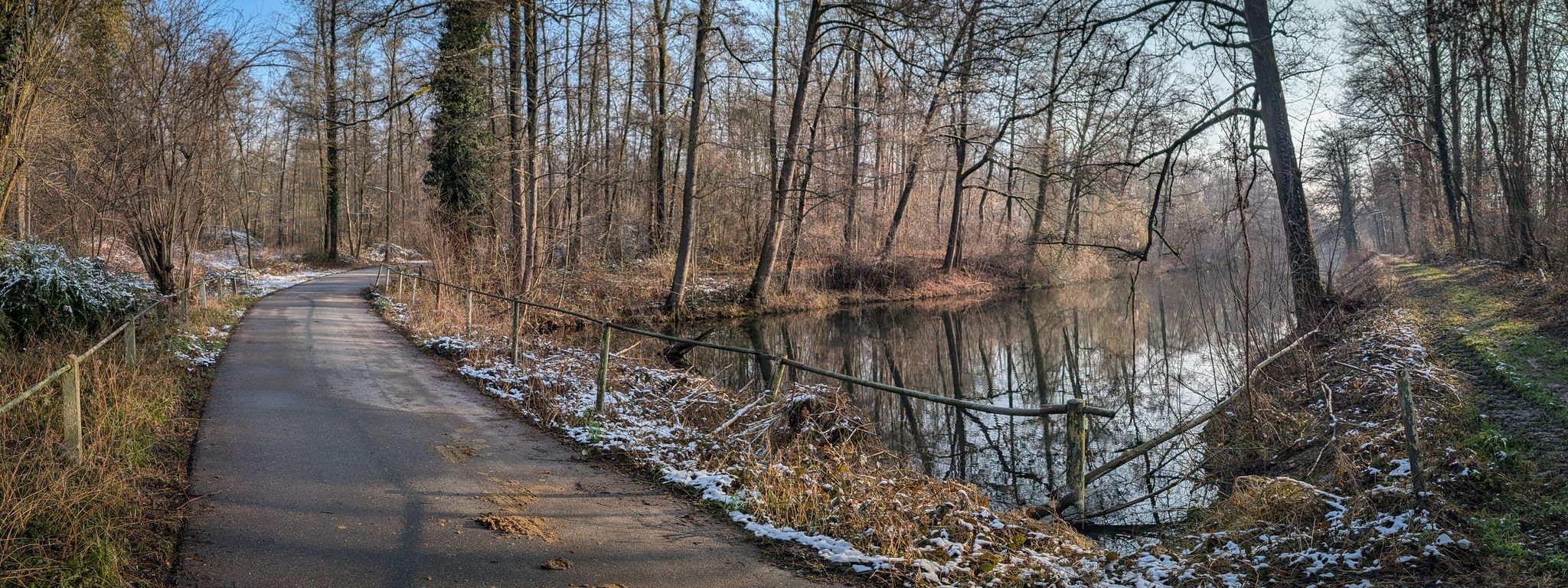 Über den Panzergraben - Auf dem Berger Sträßchen zwischen Hagenbach und Berg (Pfalz)