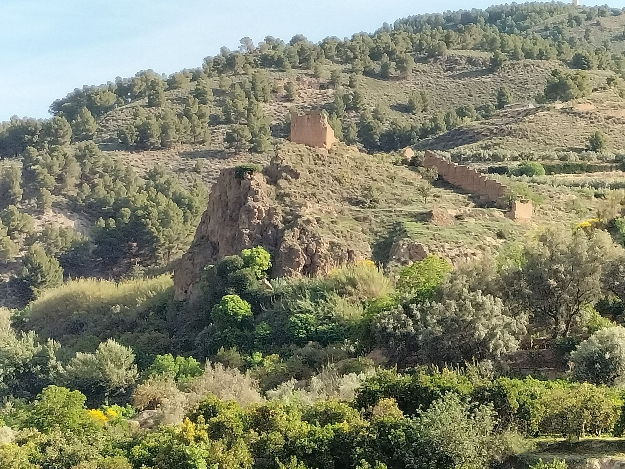 Restos del castillo de Lojuela en Murchas