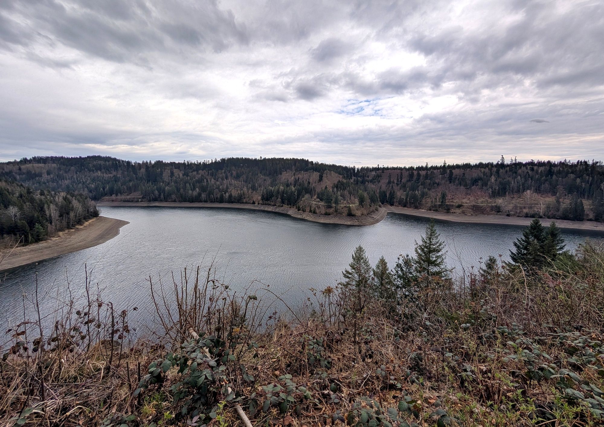 Ködelblick auf den Stausee
