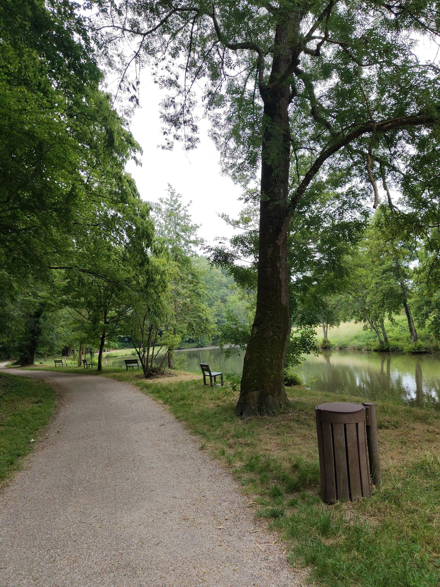 Plan d'eau par la gauche