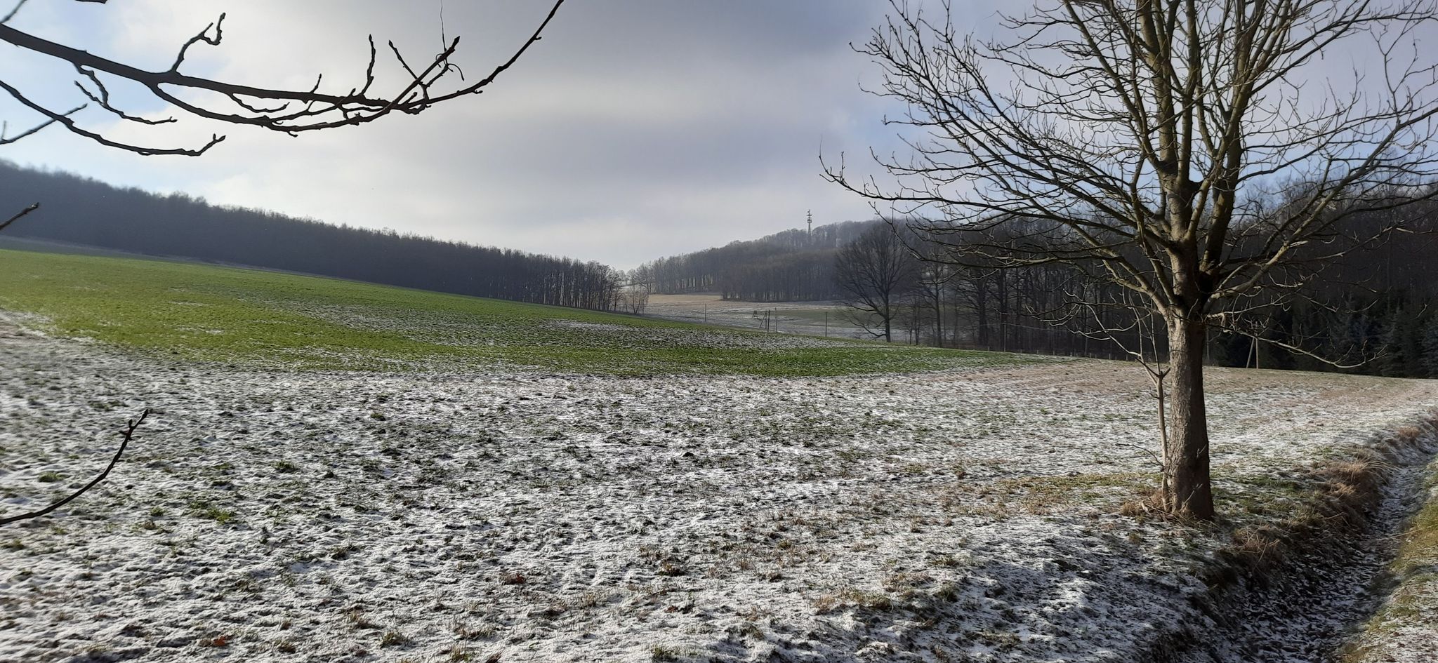 Am Fuß des Großen Bergs