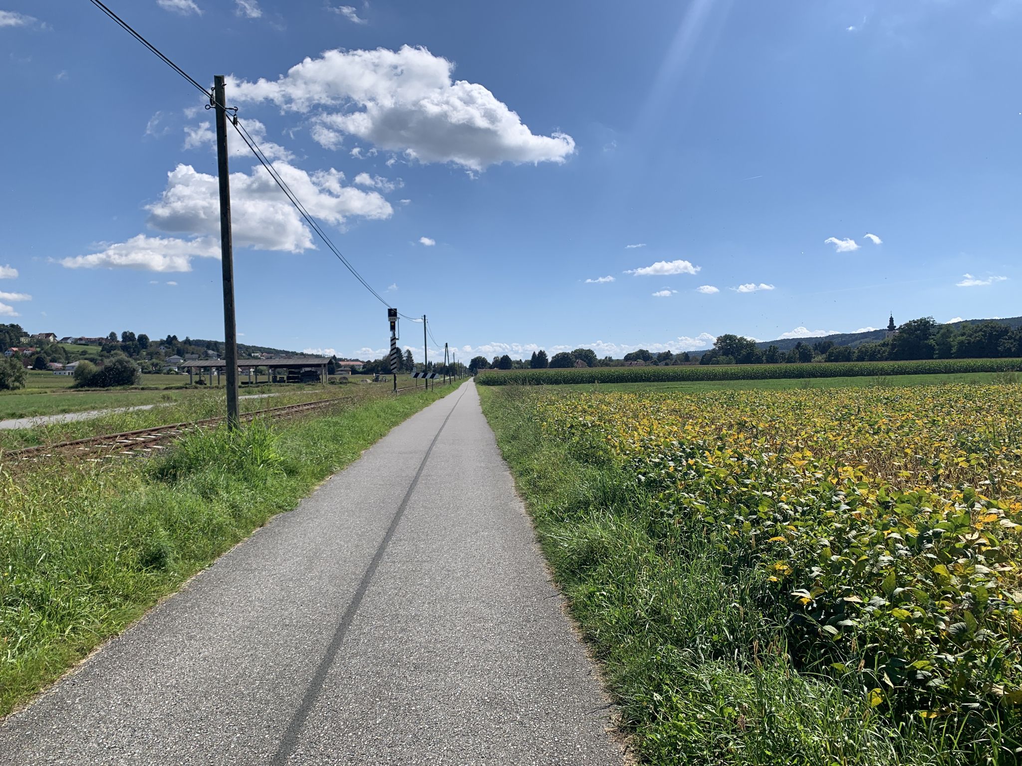 Radweg am Bahndamm