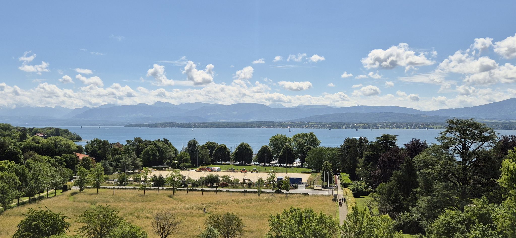 Blick vom Schloss aus auf den Genfersee 