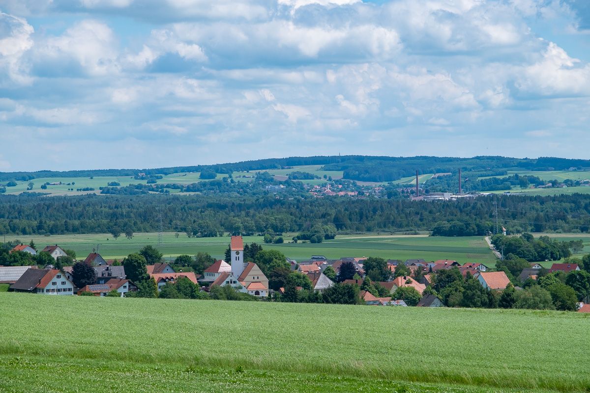 Blick über Haidgau hinweg zum Wurzacher Ried und Bad Wurzach