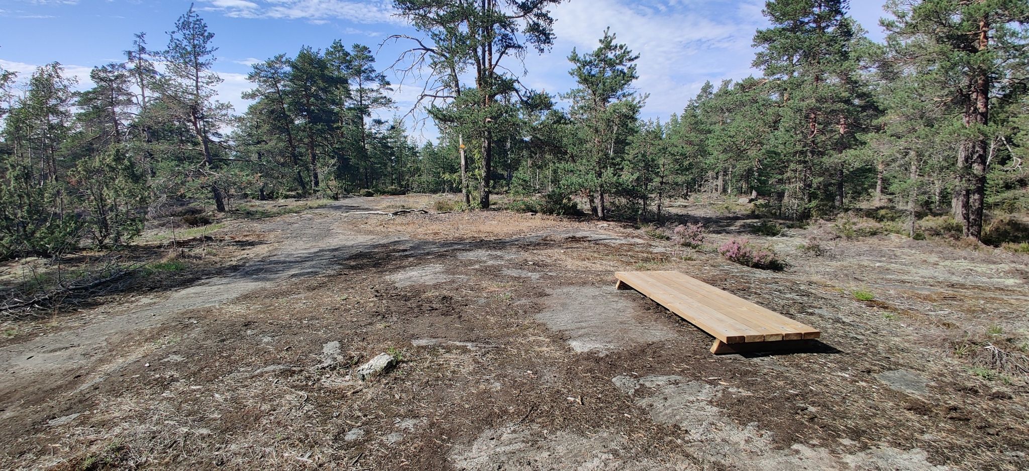 Knuters round offers a wooden bed to relax!