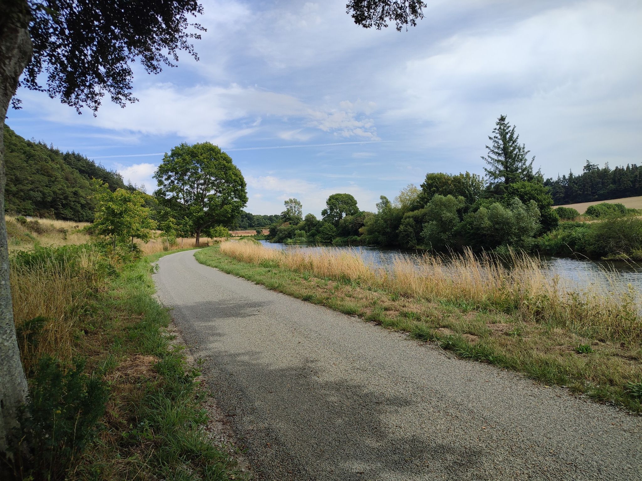 Chemin de halage le long du canal de Nantes à Brest