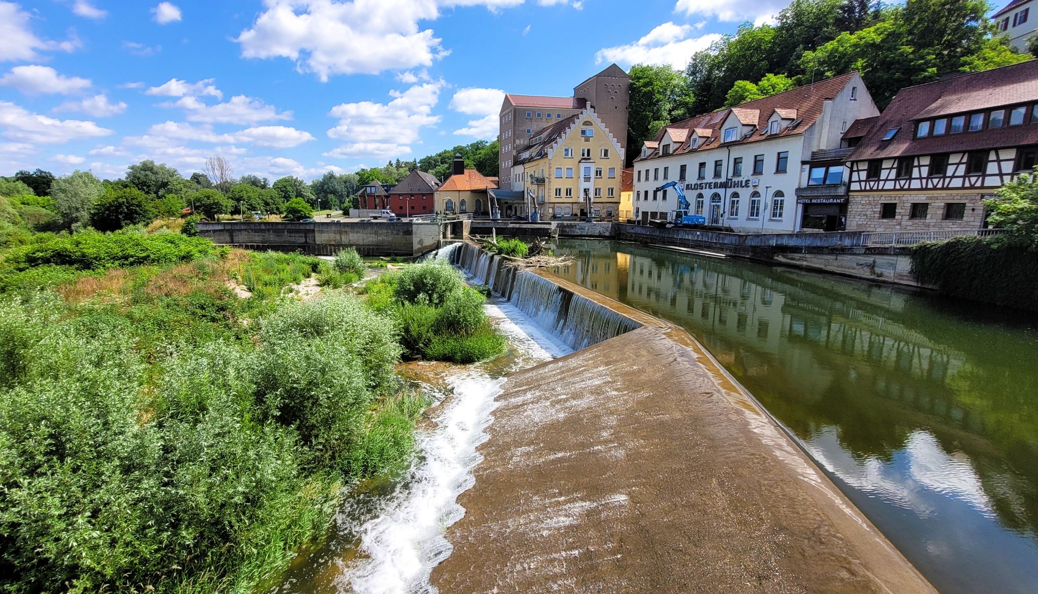 Neckarwehr bei Mittelstadt / Reutlingen - ein Hingucker