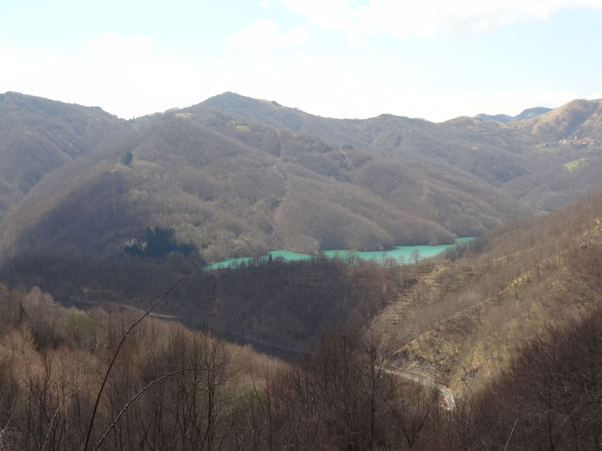Blick auf den Lago del Brugneto kurz vor der Abzweigung nach Rondanina