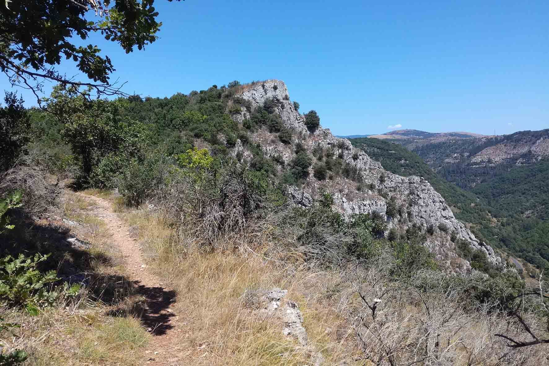Montée sévère au-dessus de Vissec.