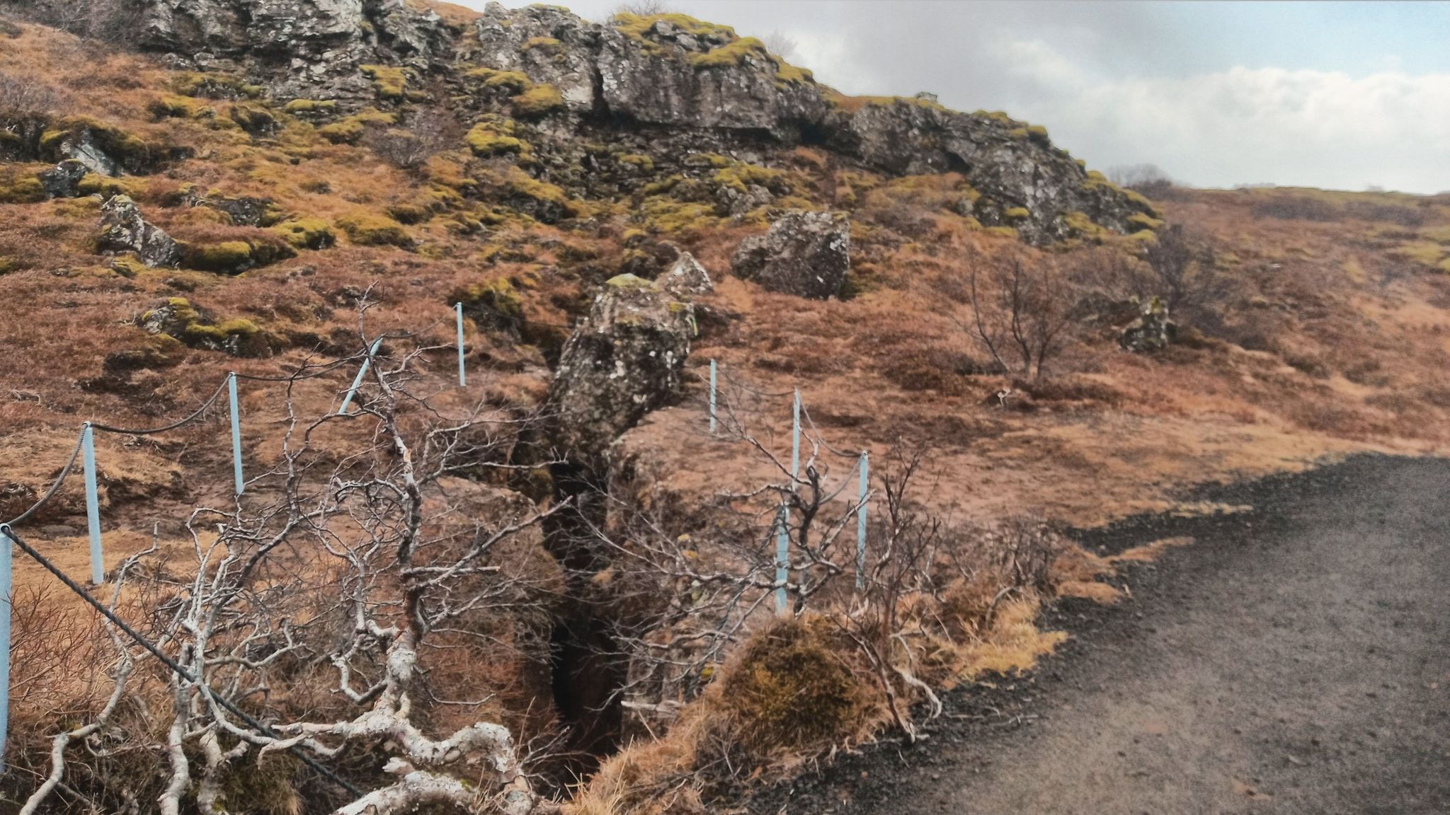 The crack at the bottom of Búrfell.