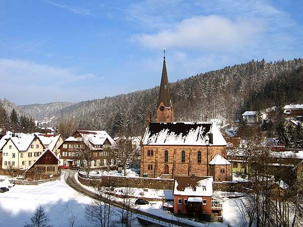 Blick auf die Evangelische Kirche in Tennenbronn
