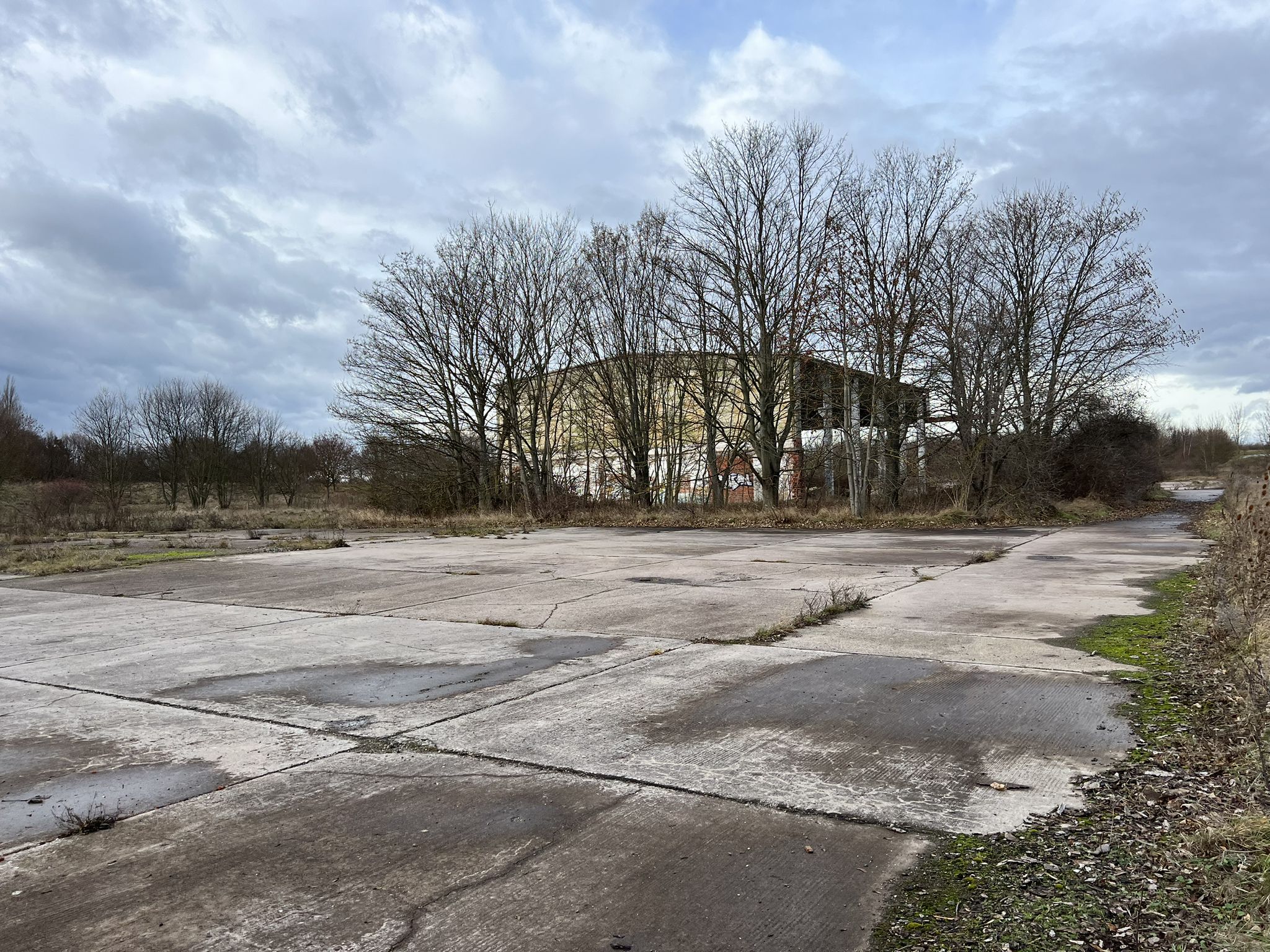 Ehemaliger Hubschrauber-Hanger der russischen Armee