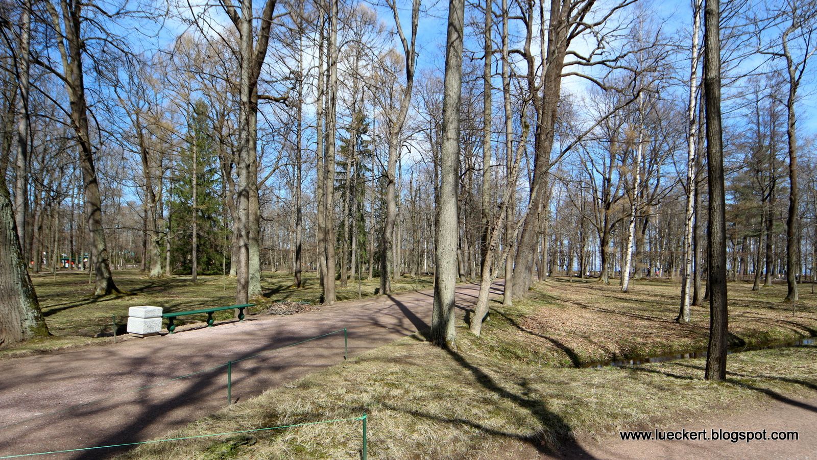 Auf dem Weg durch den Park