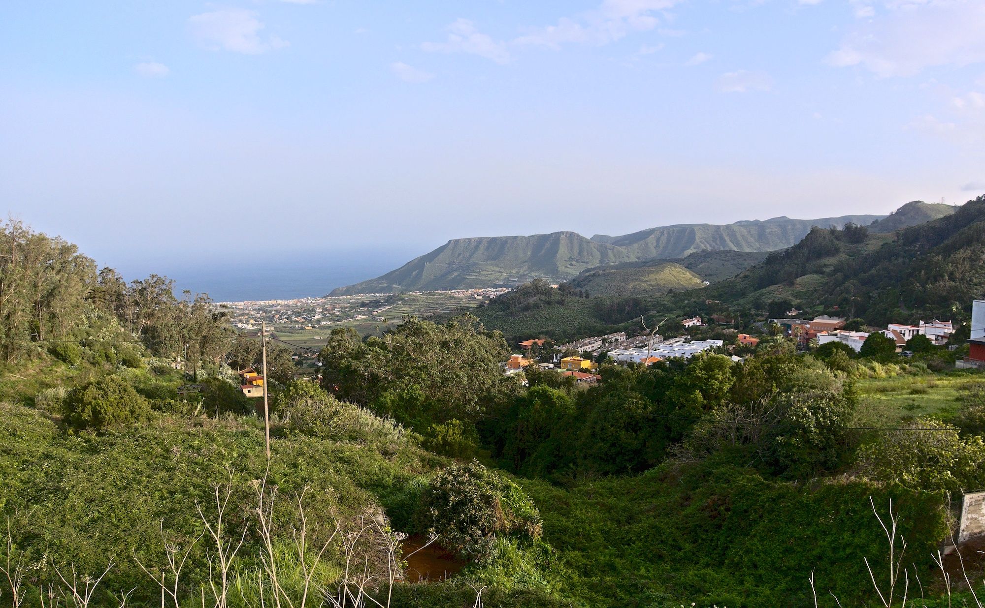 Unsere Tour beginnt (ein weiteres Mal) in Los Naranjeros - Hübscher Ausblick auf Höhe des Nordflughafens von Teneriffa