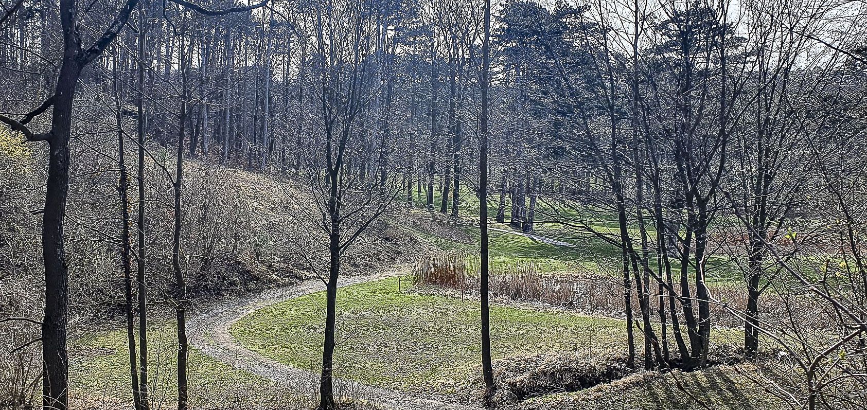 Hier ist ein Golfplatz - m.E. nicht so toll,  schade um die Natur