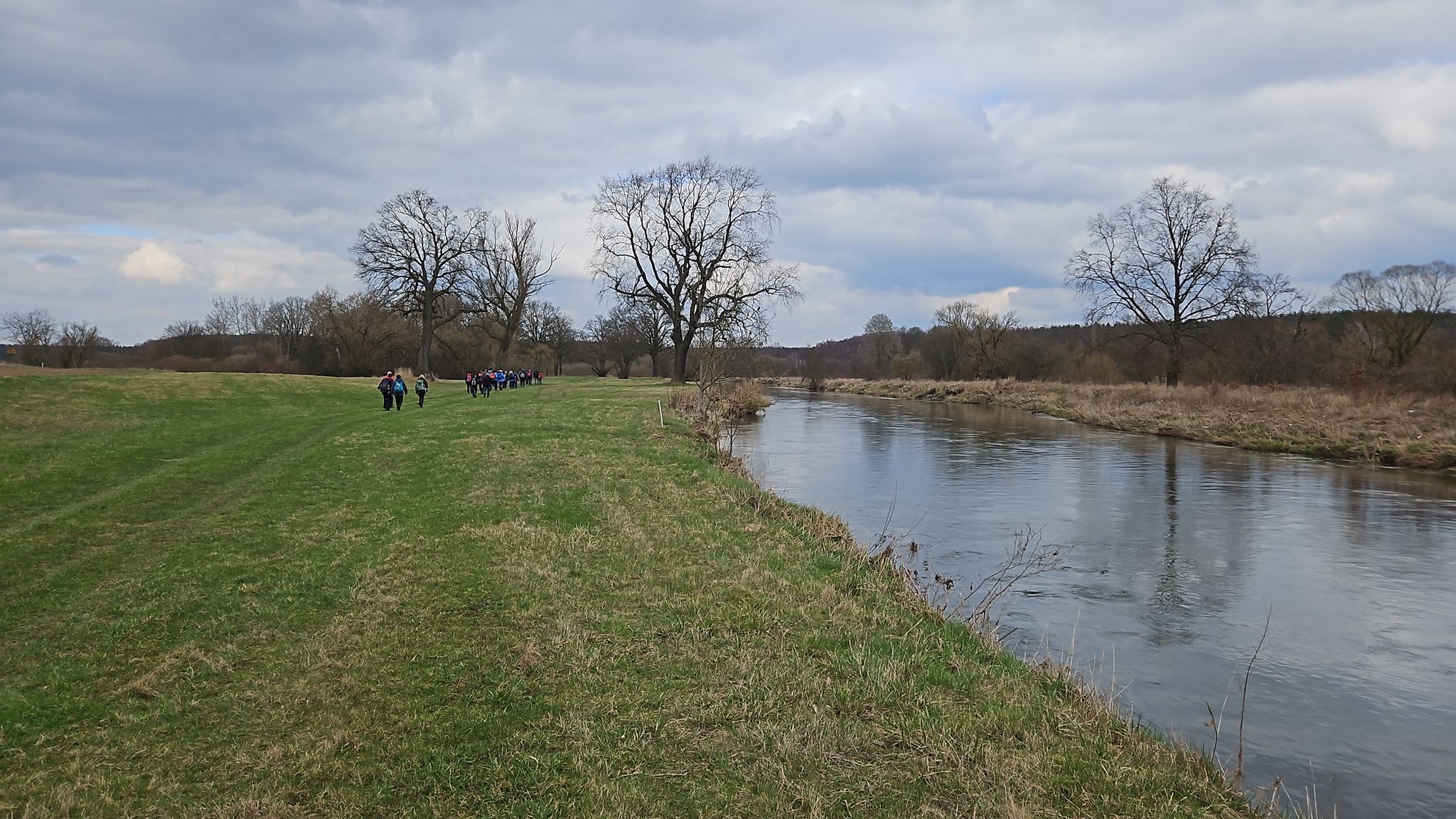 an der Neiße entlang