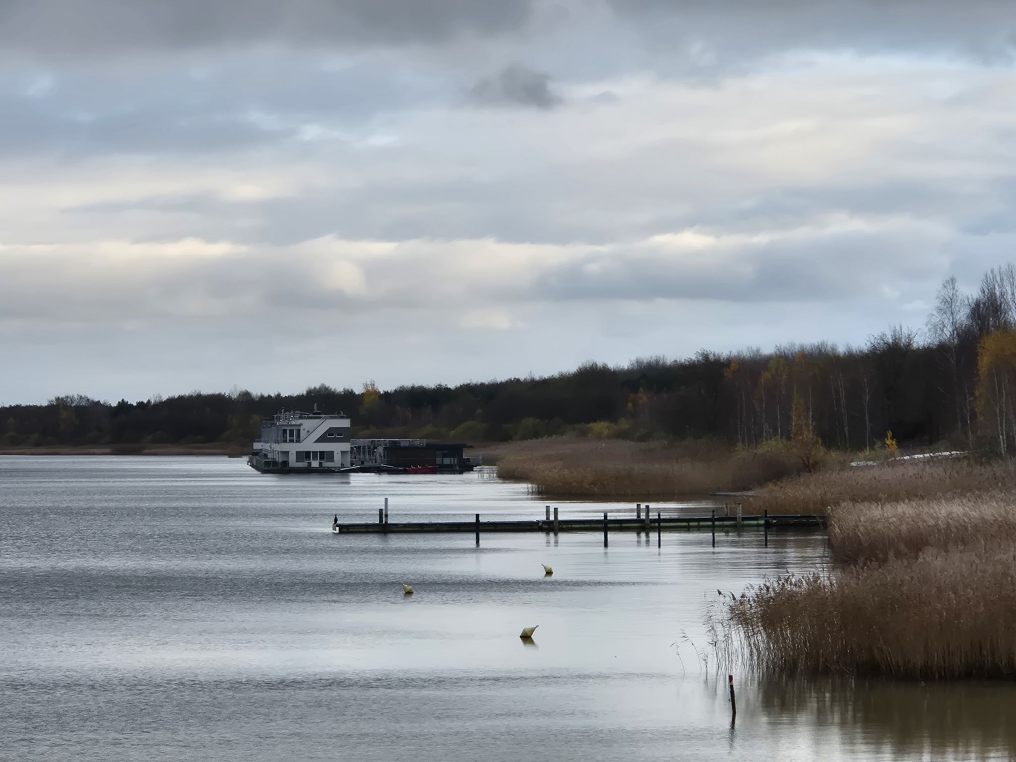 Blick auf die Schwimmenden Häuser