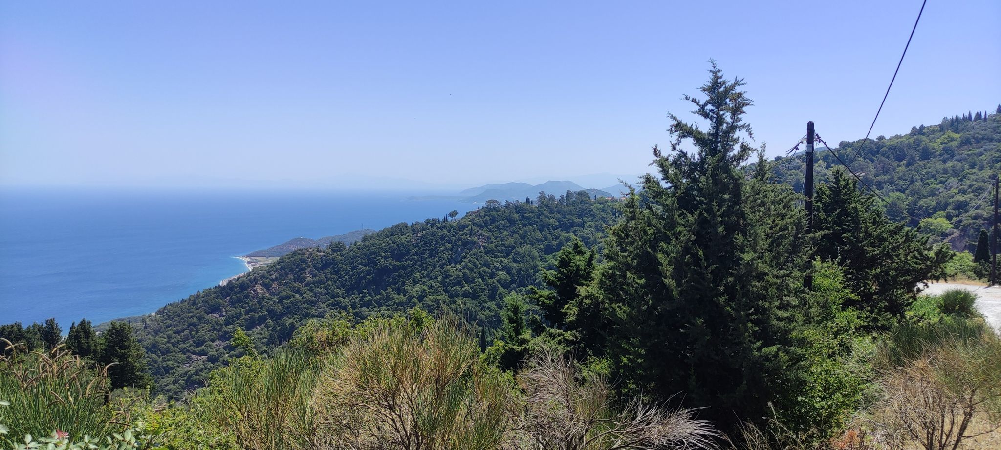 Schöne Aussicht auf Svala, den Nordosten der Insel und Stavrinides