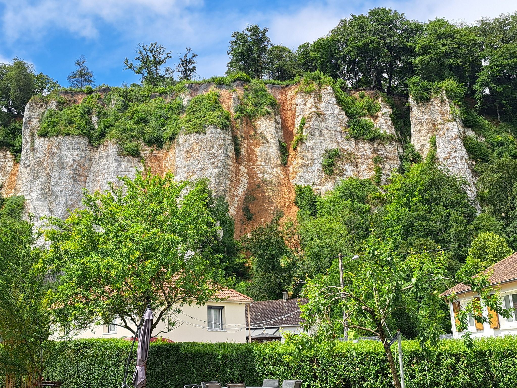 Blick auf die Kreidefelsen im Seine-Urstromtal
