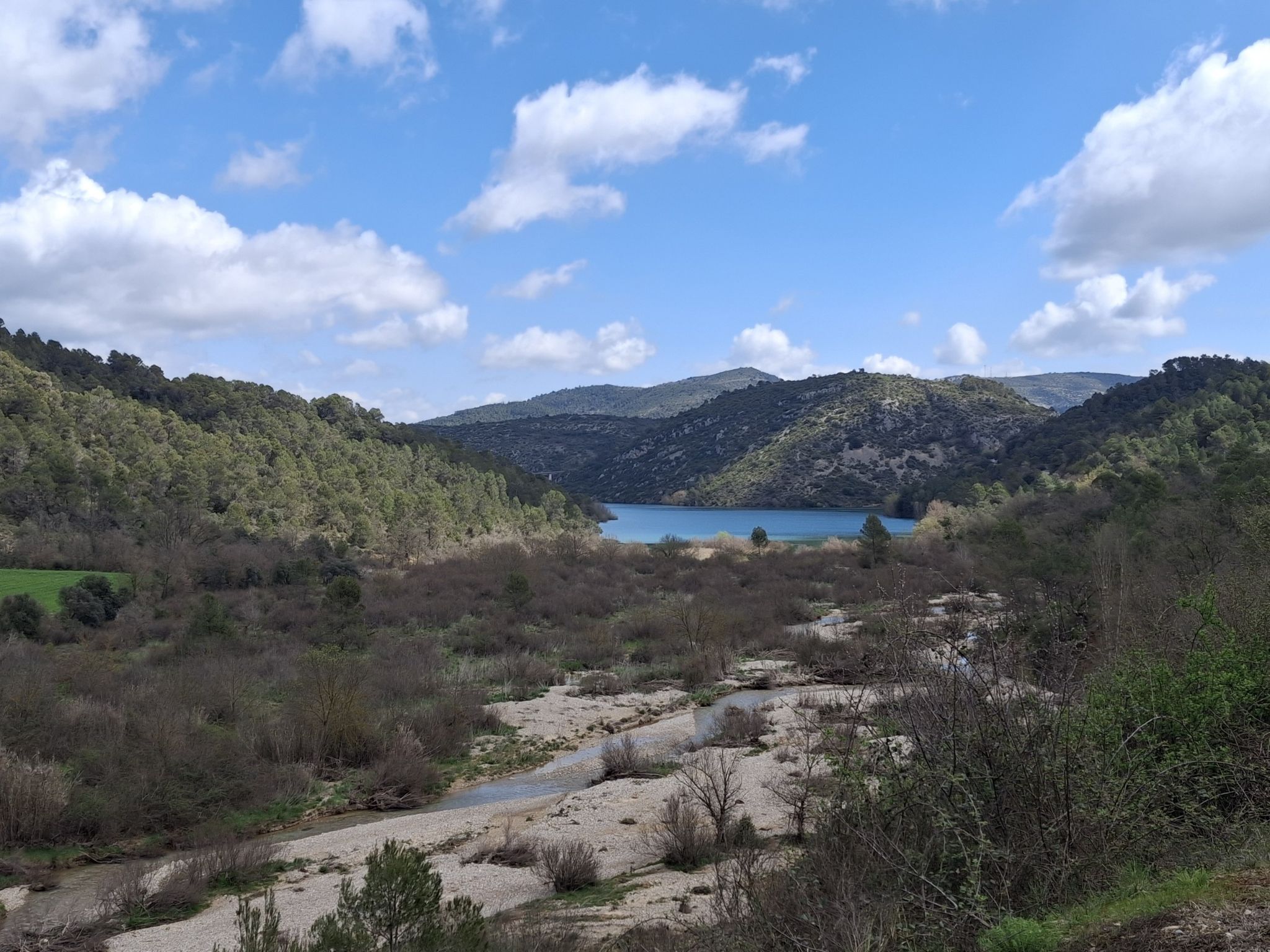Río Llastre naar een uitstulping van het grote embalse