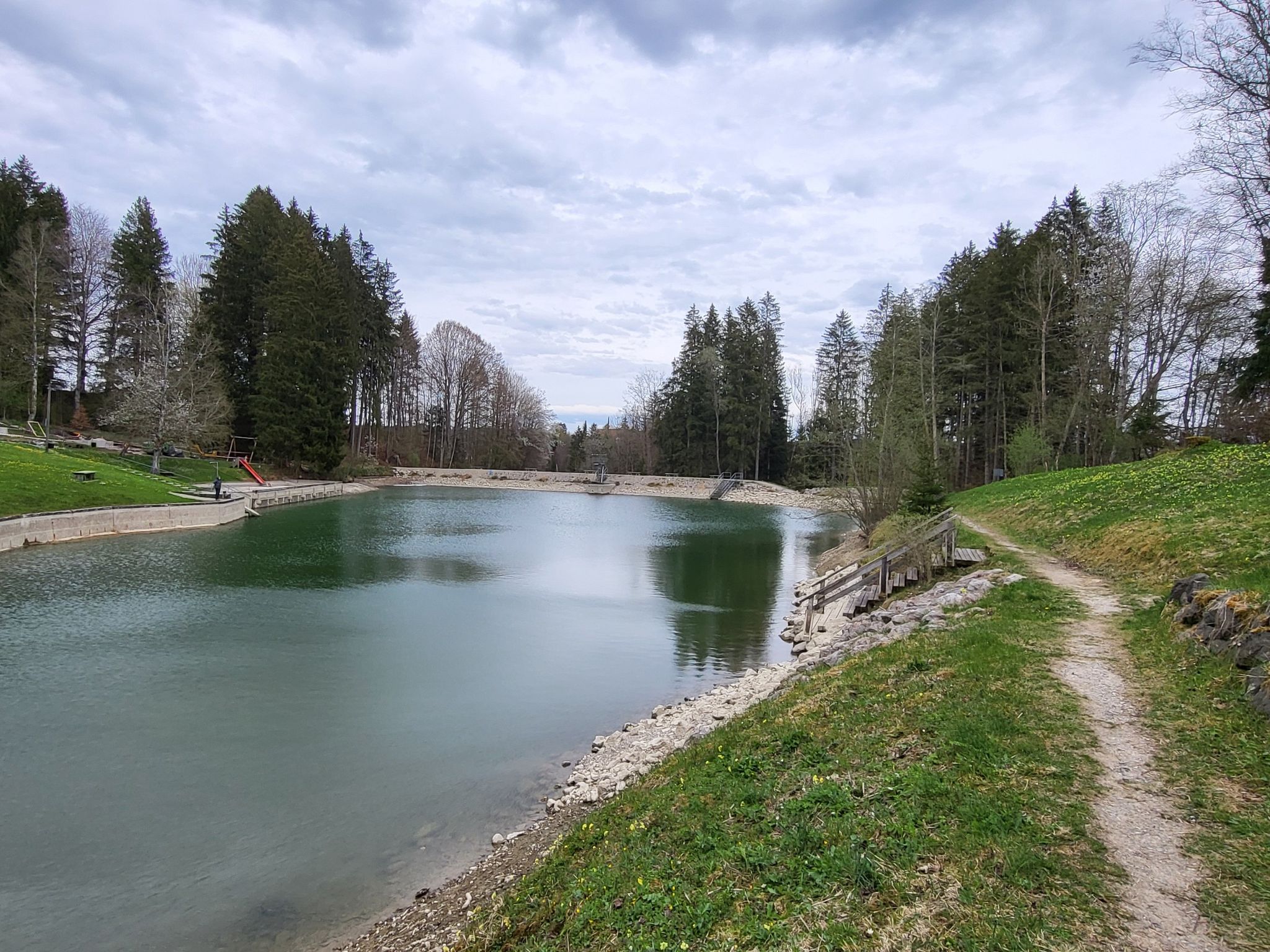 zu wenig Wasser im Waldbad