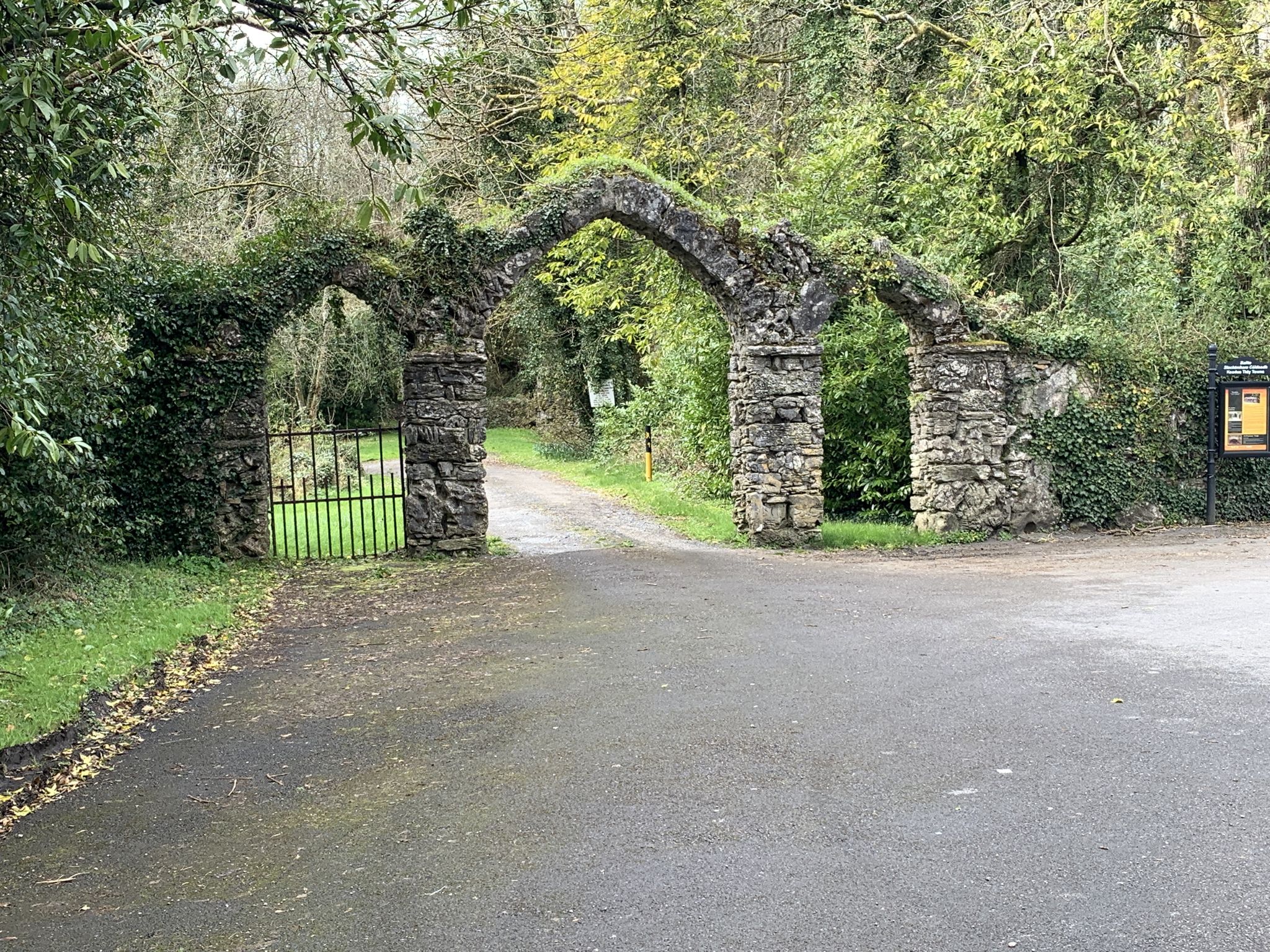 Kilronan Castle. Peasant’s entrance. 
