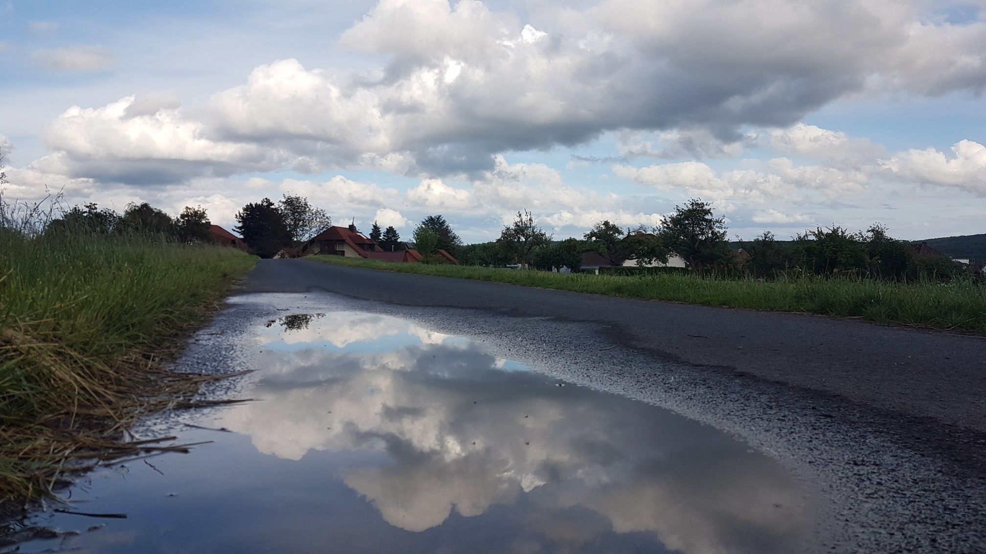 ... Denn die kleinste Pfütze spiegelt den Himmel. 