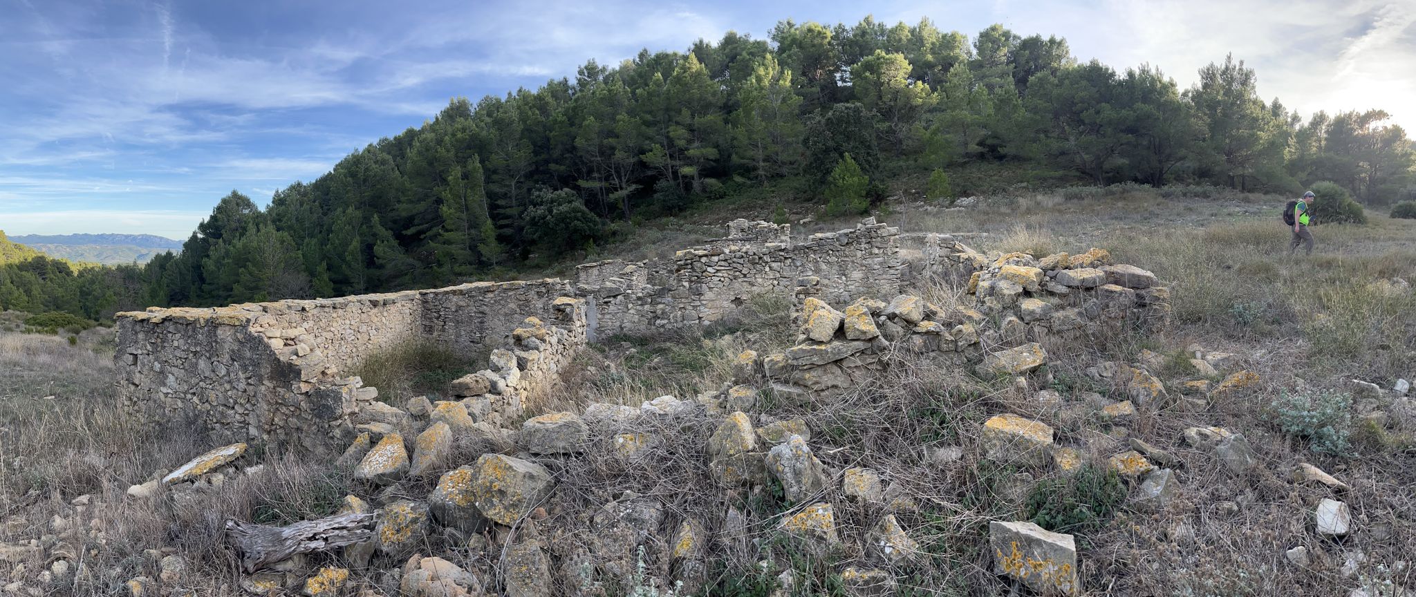 Llacuna i cisterna de Garrupo
