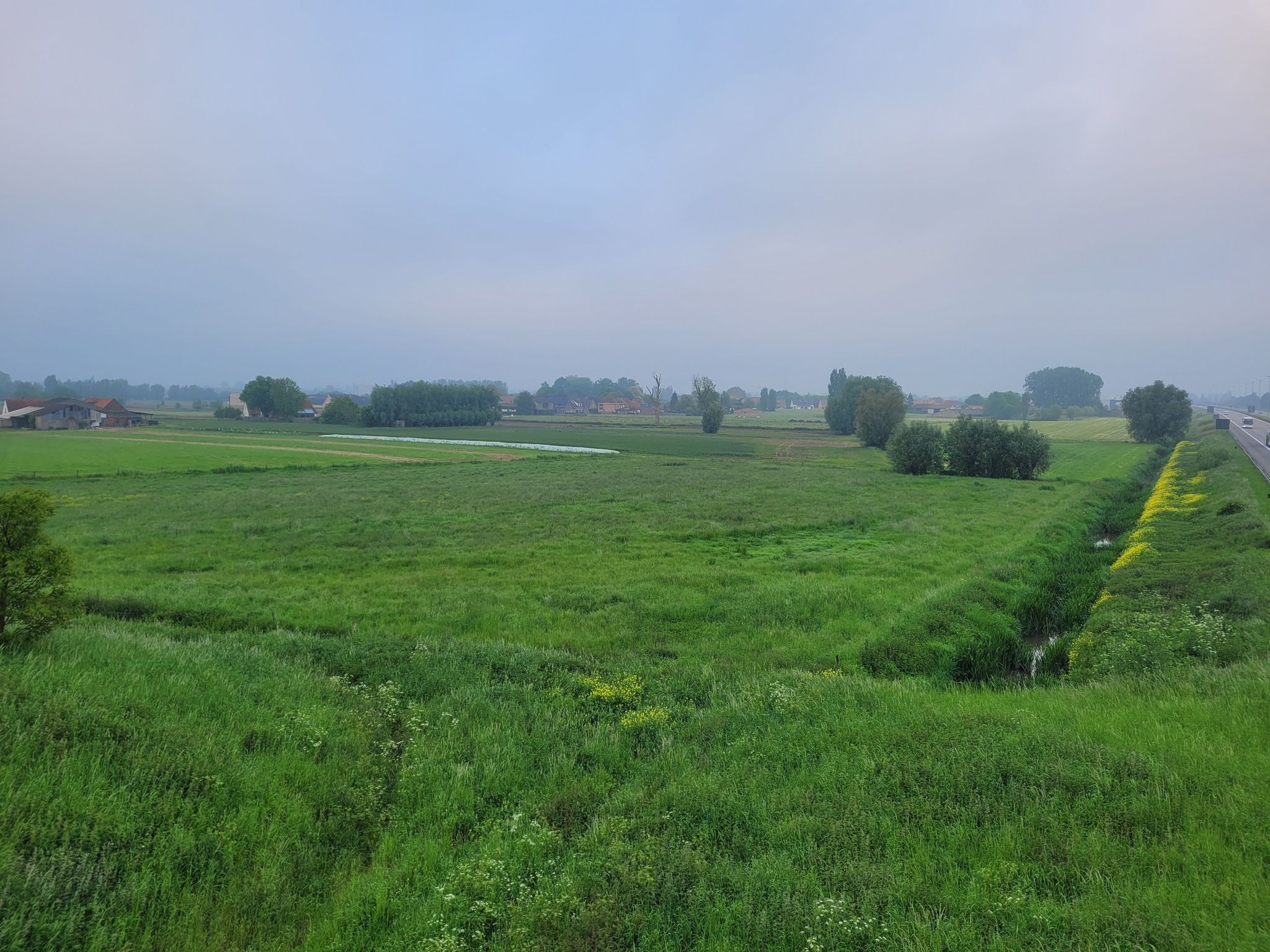 wat doet een mens op pinkstermaandag gaan wandelen