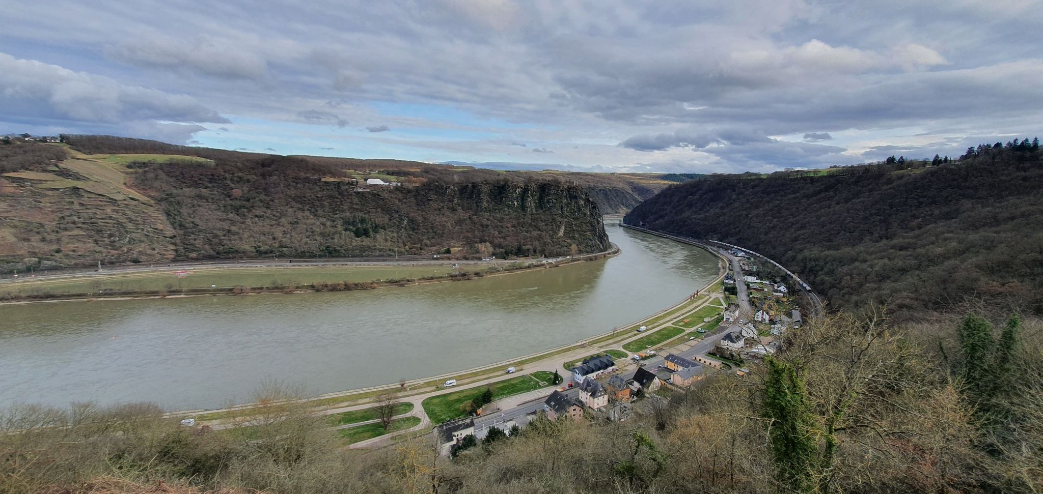 Der Loreleyfelsen von der anderen Seite