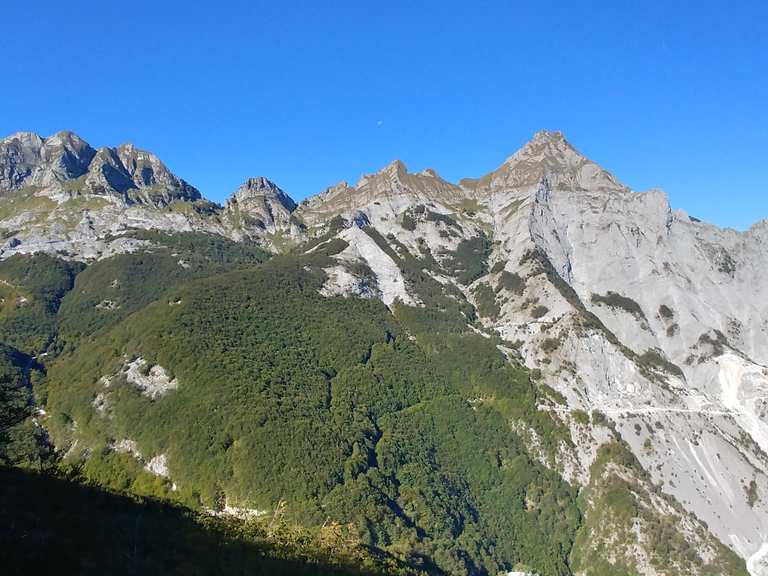 Escursione all'alba sulla Regina delle Apuane, evento a Stazzema