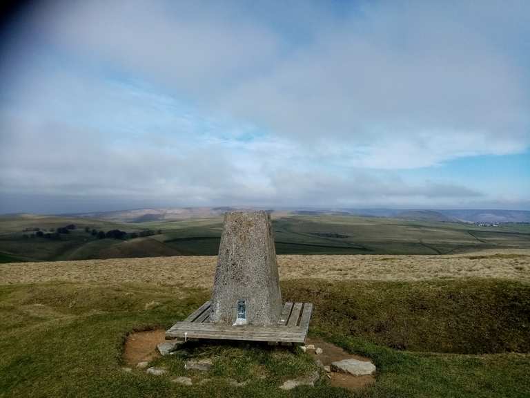 The best walks and hikes around Little Hucklow CP CP | Komoot