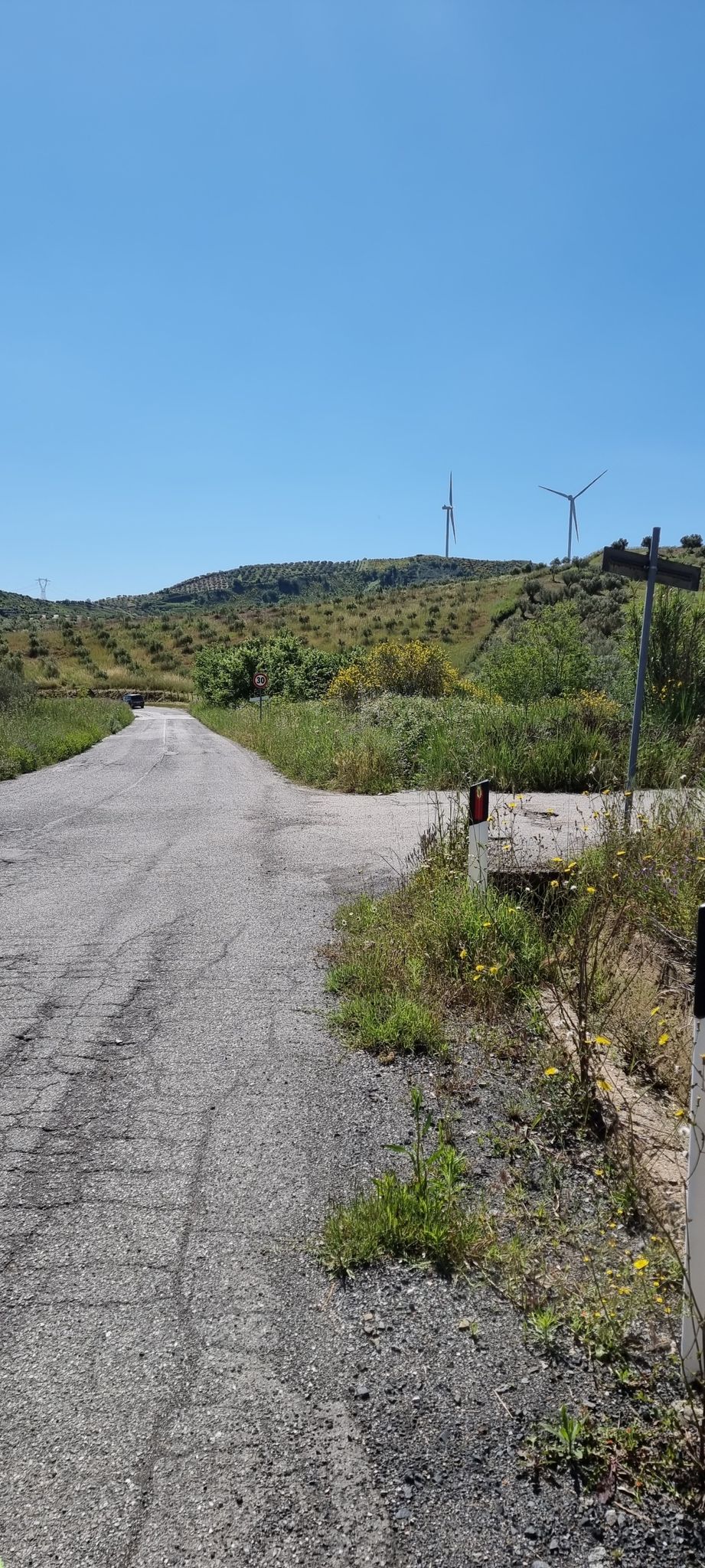 Attenzione nessuno indicazione per valle cupe occhio a questo piccolo