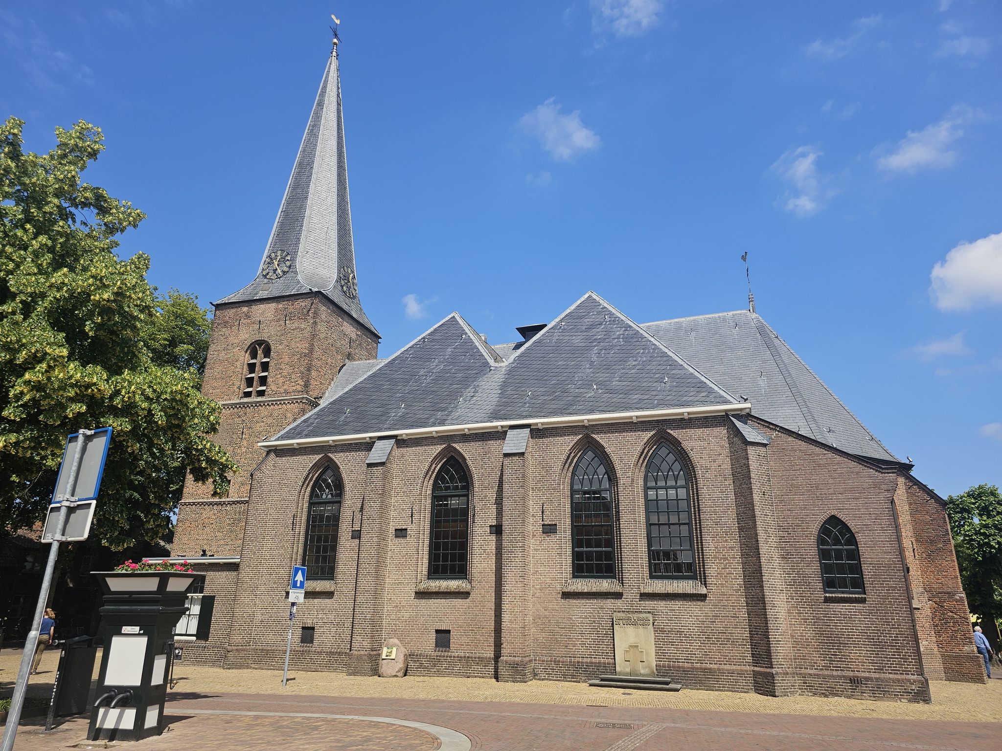 De oude Kerk van Putten Oorlogsmonument 