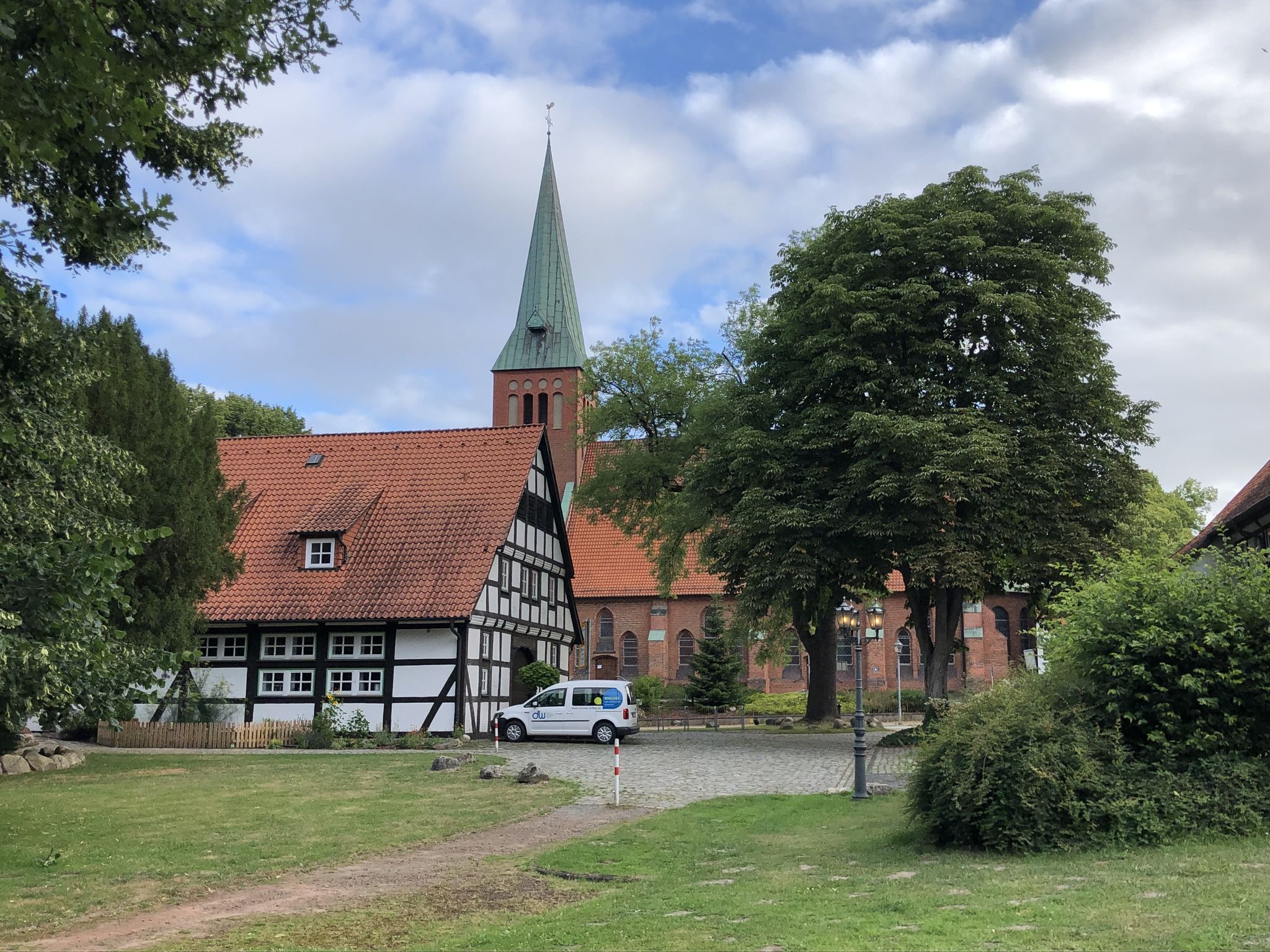 "Café Del Sul" mit Blick auf die "St.-Nicolai Kirche"