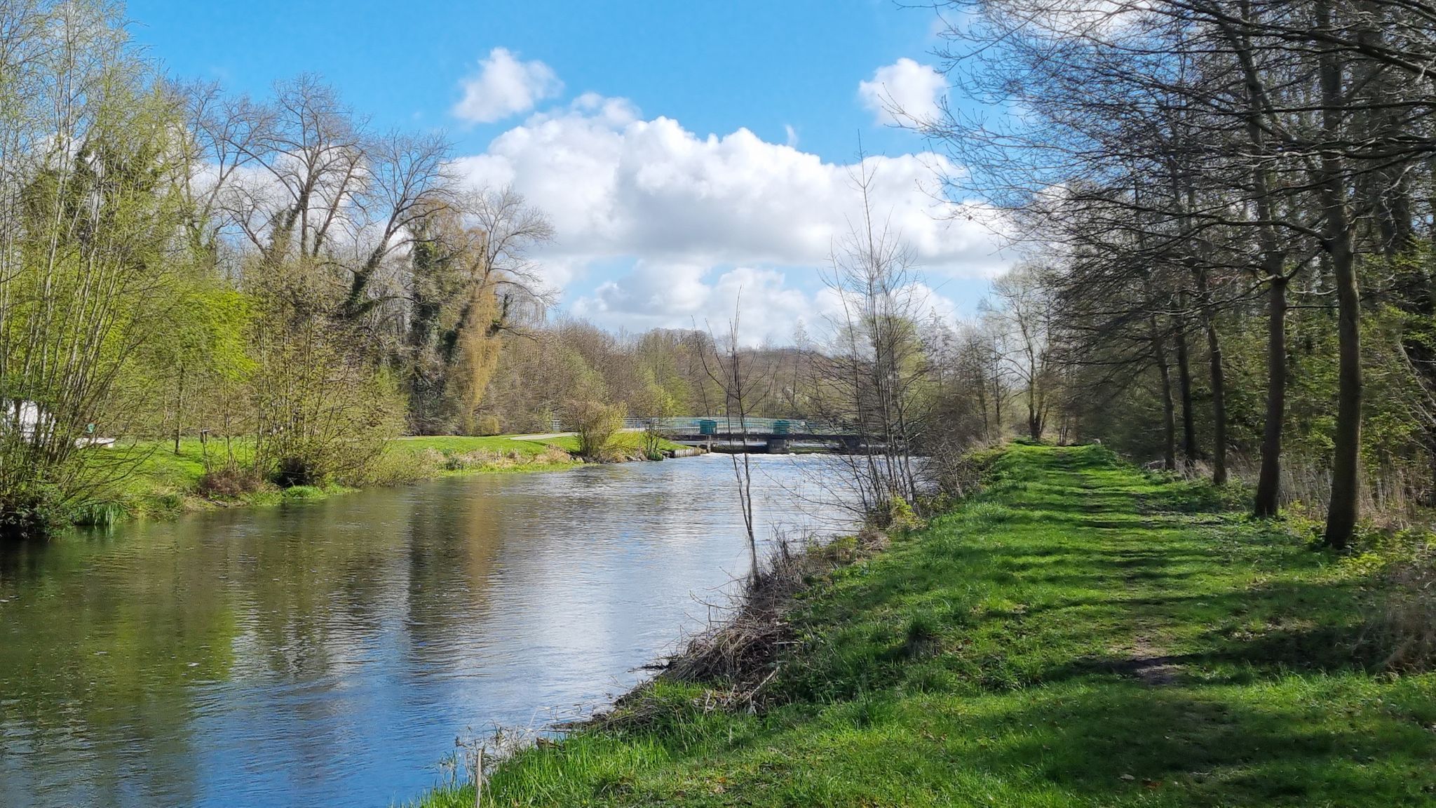 Bras de rivière du déversoir à la Somme à l'écluse / River branch from the spillway to the Somme at the lock