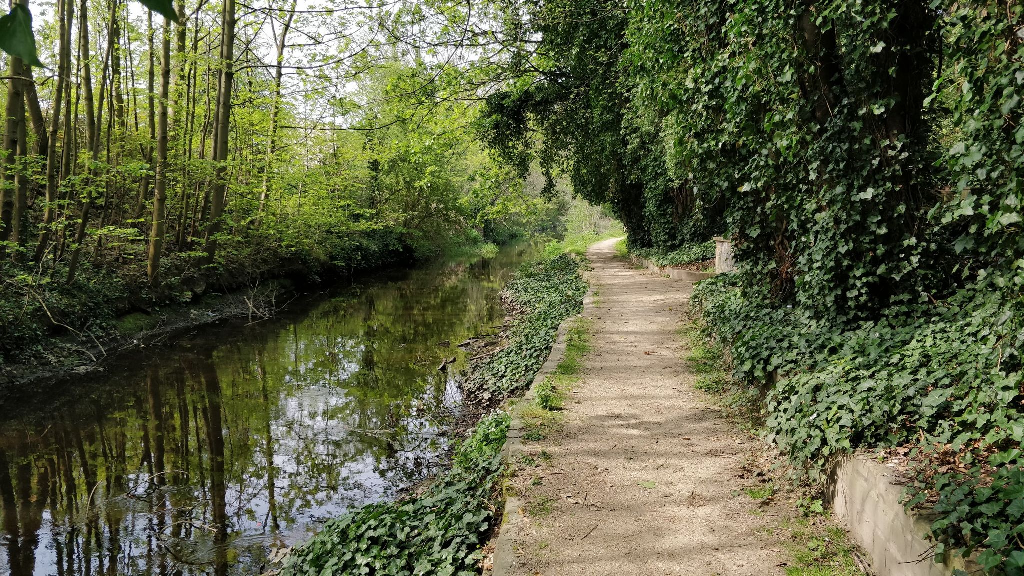Goitside Walk - A separate channel running alongside the River Aire, effectively a mill race for Burley Mills when it was cut..
