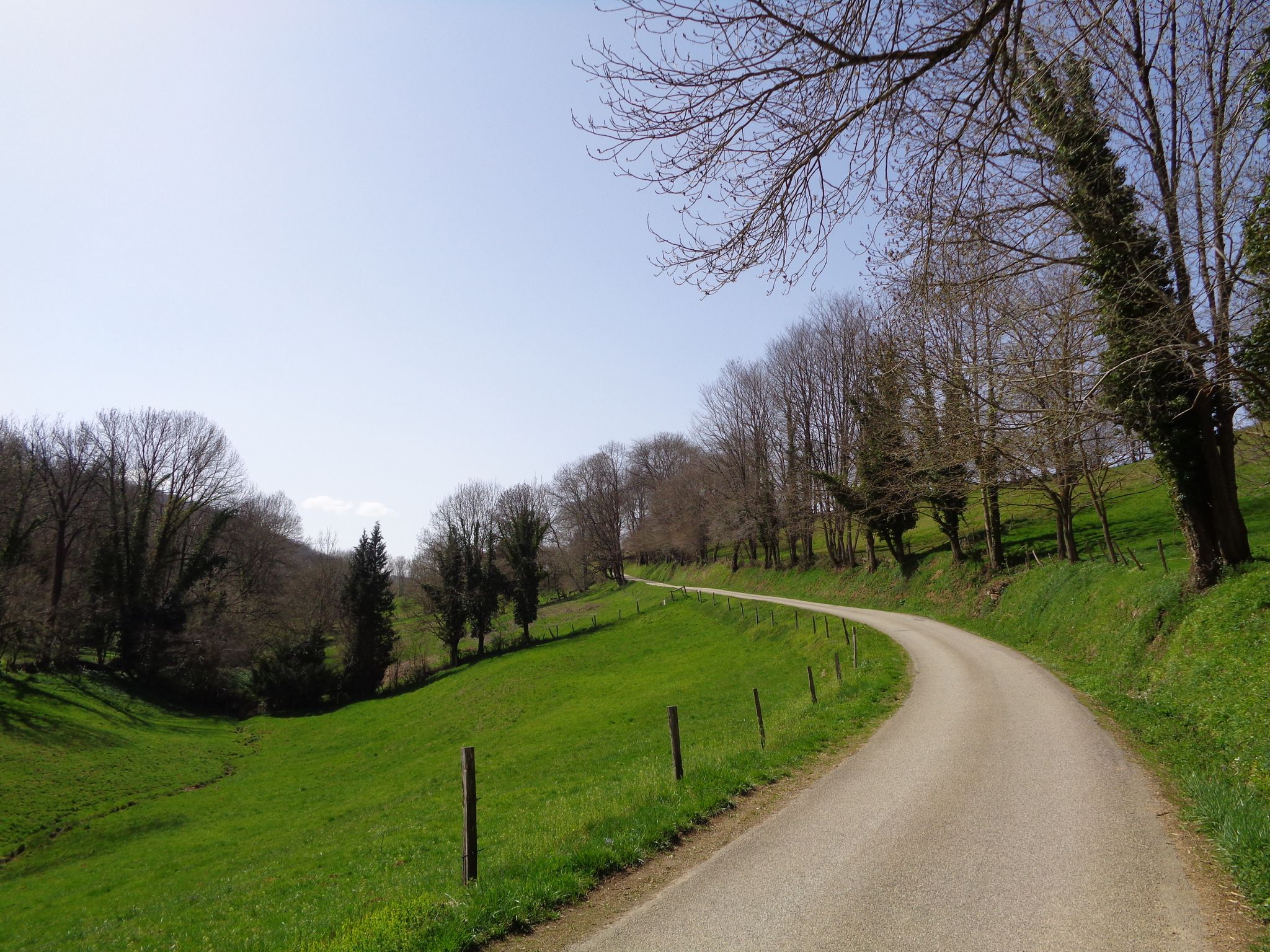 Nice climb on the D21 from Serres towards Alzen, nice, calm valley.