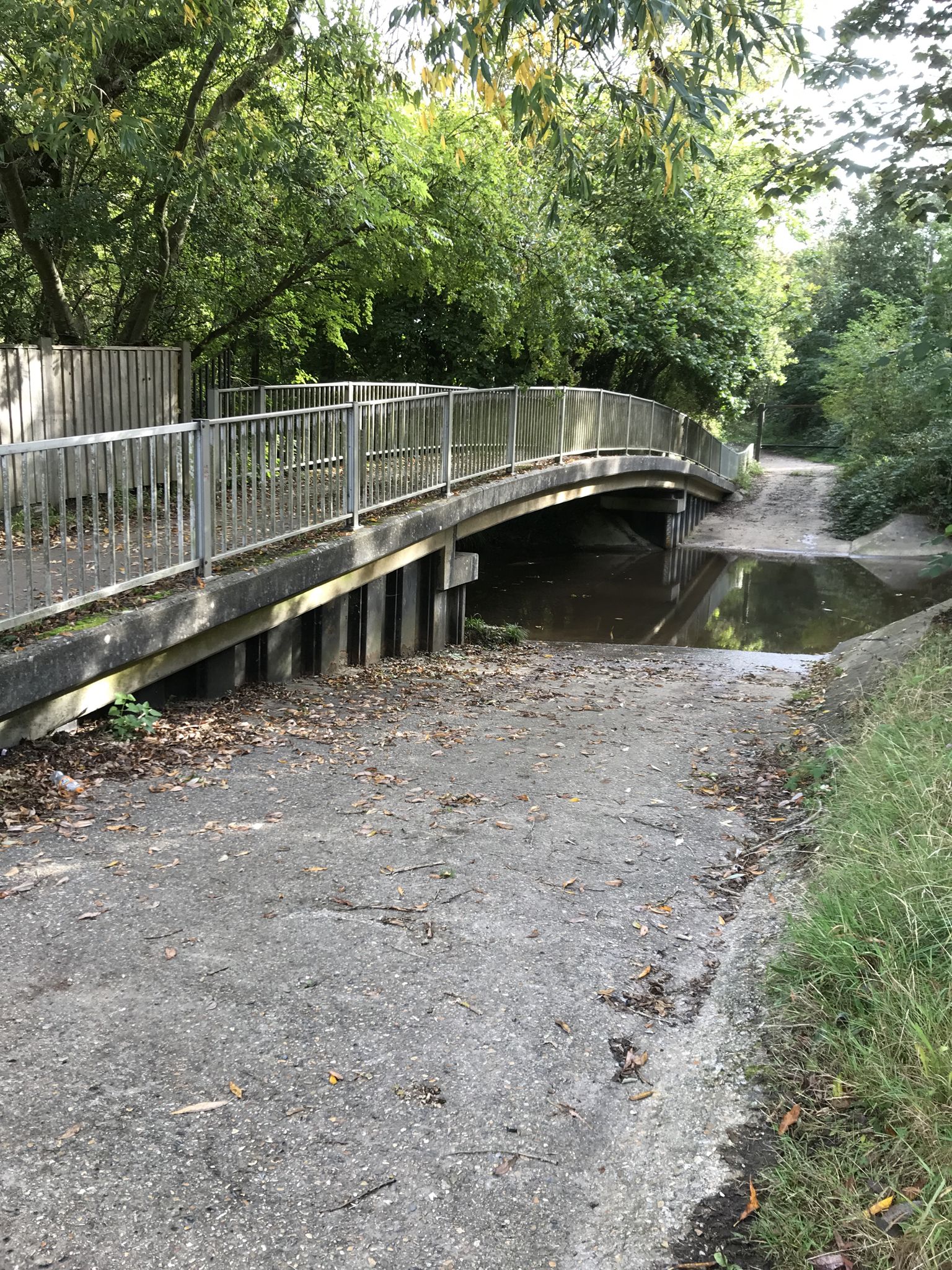  a way into Lakeside country park