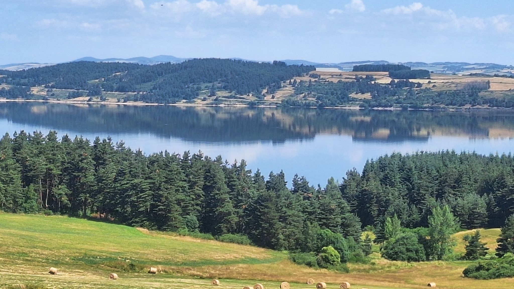 Langogne, rte de la Tuilerie. Lac de Naussac.