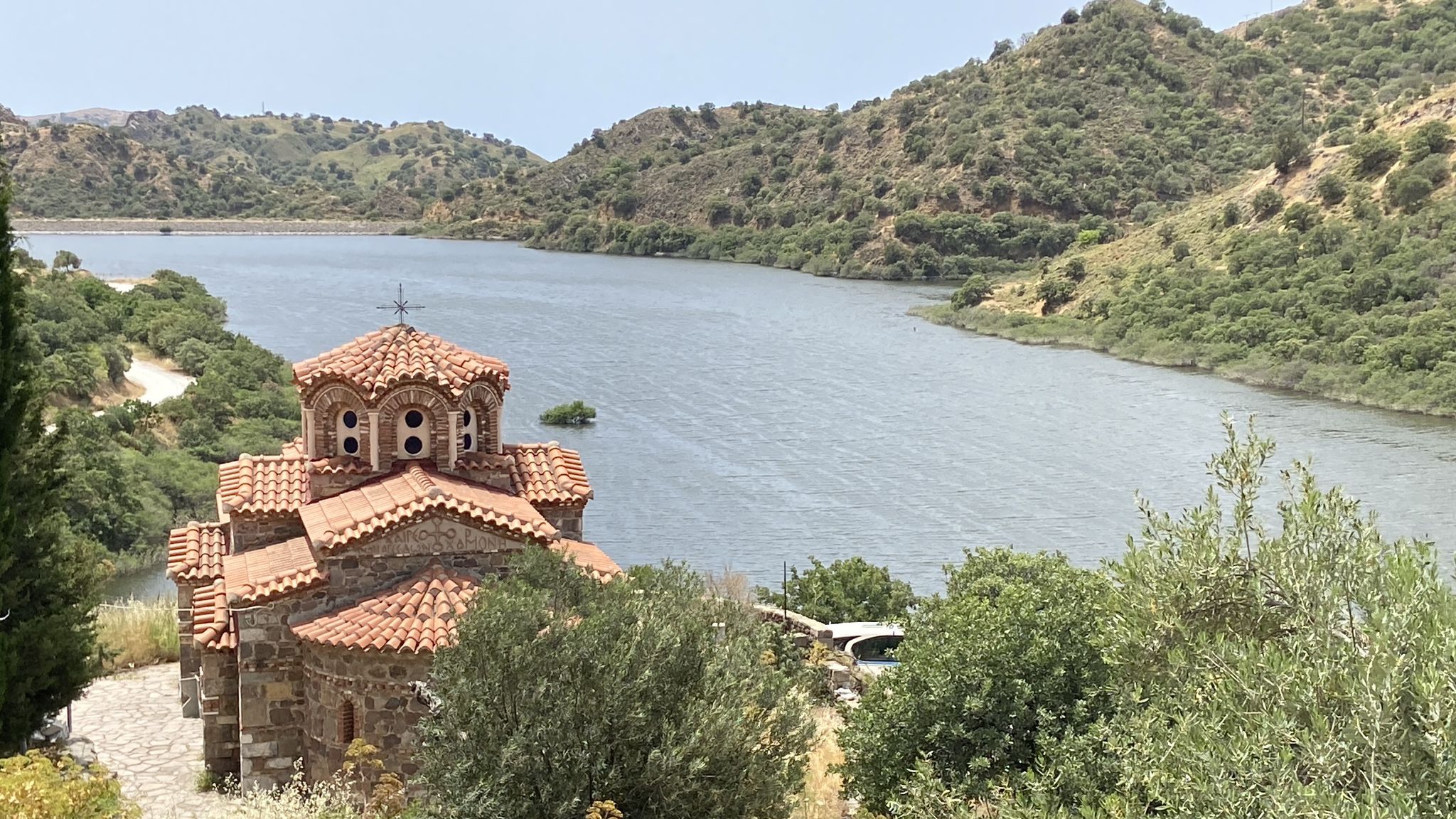 Techni Limni Stausee vom Kloster Moni Pithariou
