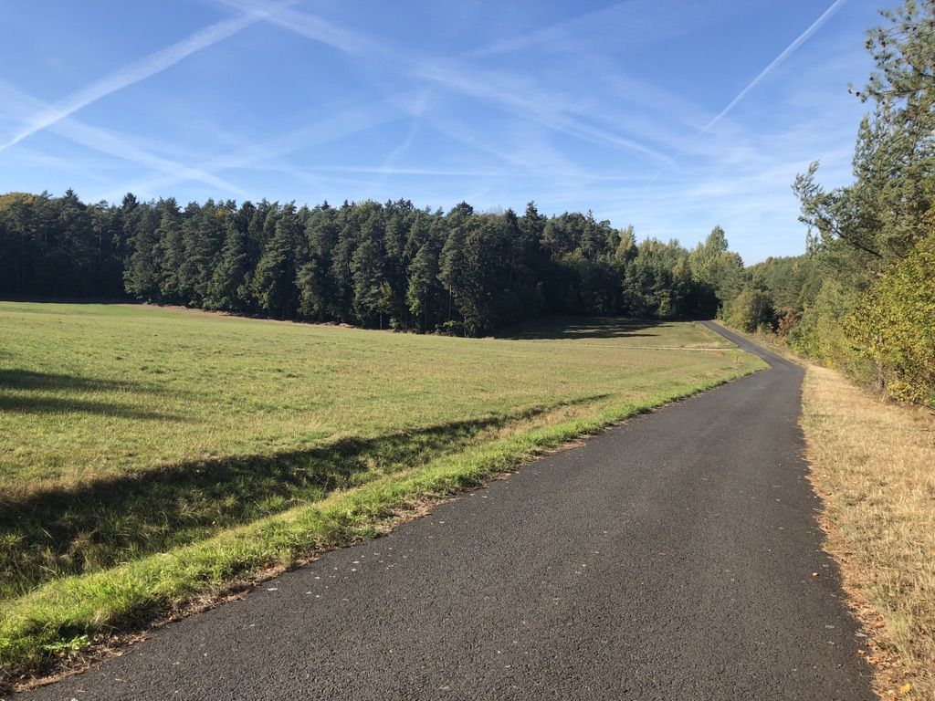 Idyllische Wege durch die Natur