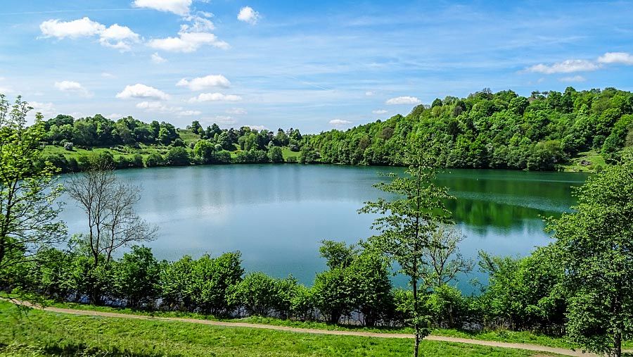 Weinfelder Maar - ein mit Wasser gefüllter Vulkan