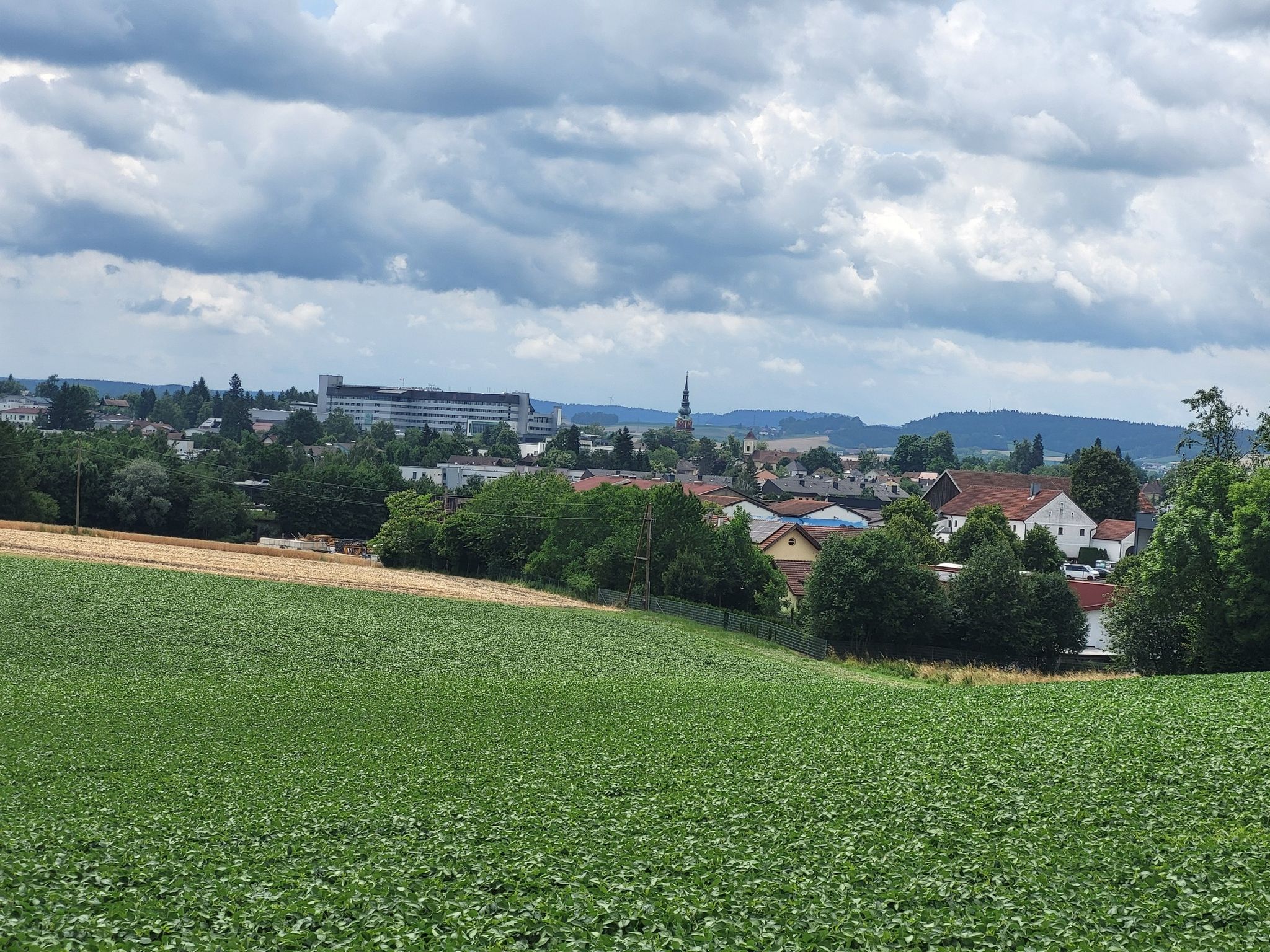 Blick v. Rabenberg Krankenhaus Ried u. Kapuzinerkirche