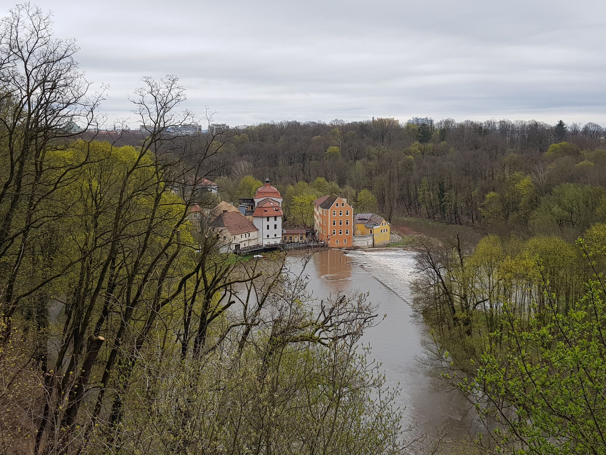 Blick von der Friedenshöhe auf die Obermühle