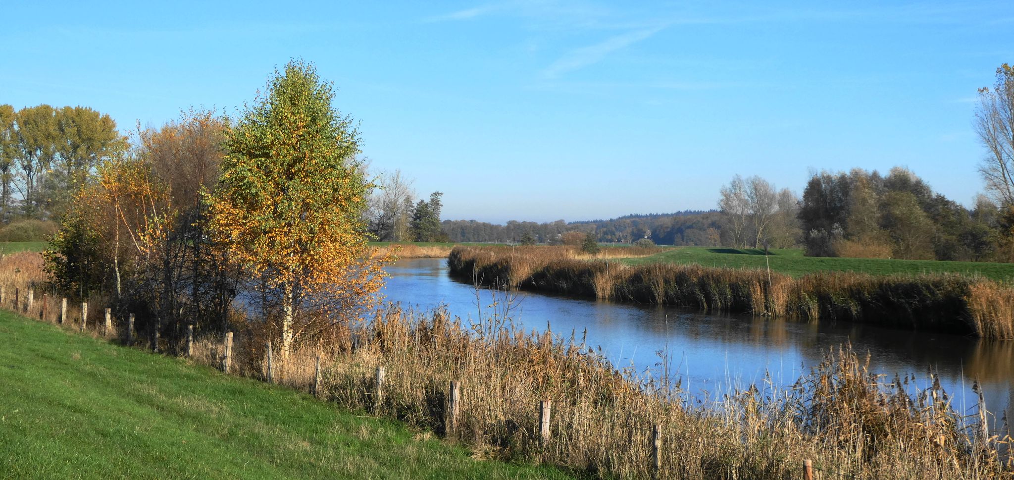 Oste mit Höhenzug bei Klint